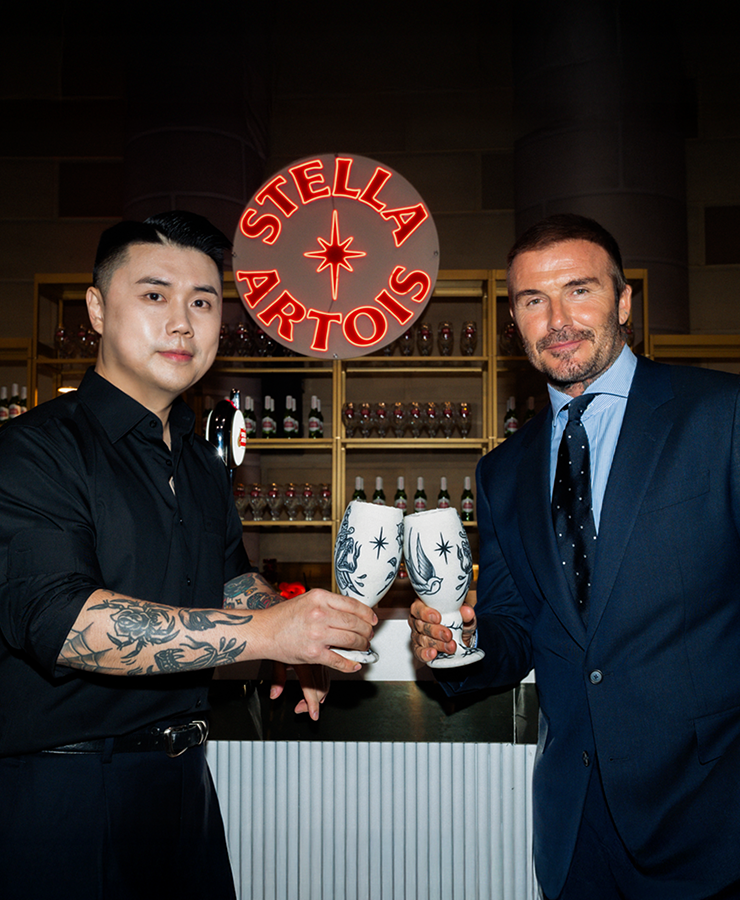 스텔라 아르투아 Let's Do Dinner 베컴, 권성준 건배 스텔라 아르투아 Let's Do Dinner 행사에서 만난 베컴과 권성준 쉐프가 챌리스 에디션 잔을 맞대어 건배를 하고 있습니다.
